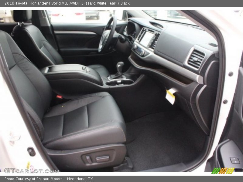 Blizzard White Pearl / Black 2018 Toyota Highlander Hybrid XLE AWD