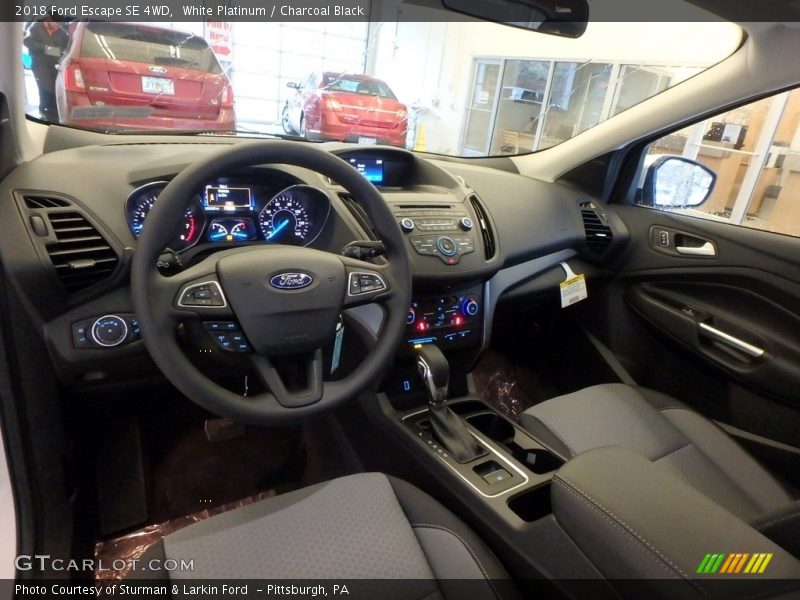White Platinum / Charcoal Black 2018 Ford Escape SE 4WD