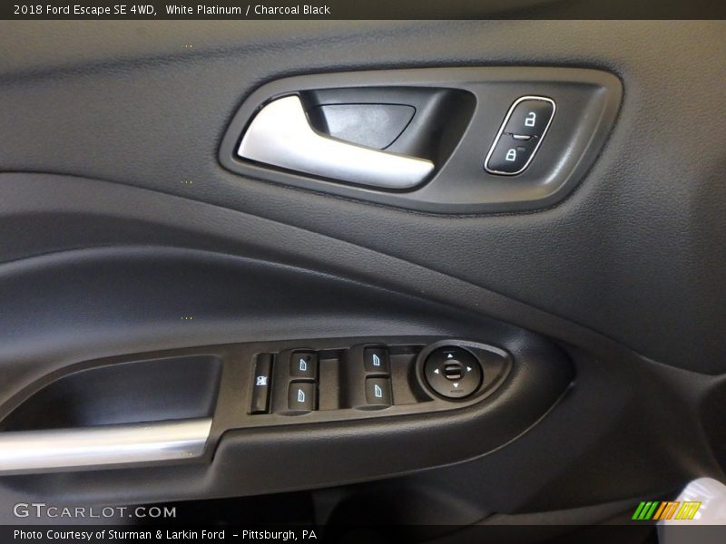 White Platinum / Charcoal Black 2018 Ford Escape SE 4WD