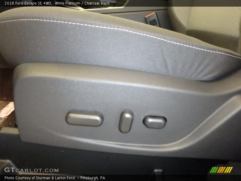 White Platinum / Charcoal Black 2018 Ford Escape SE 4WD