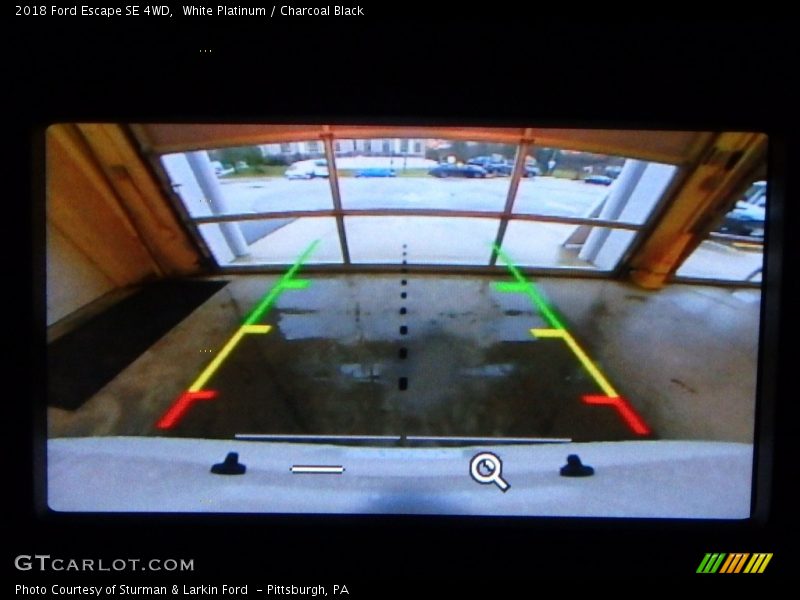 White Platinum / Charcoal Black 2018 Ford Escape SE 4WD