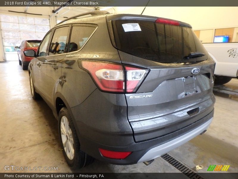 Magnetic / Charcoal Black 2018 Ford Escape SE 4WD