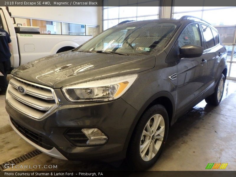 Magnetic / Charcoal Black 2018 Ford Escape SE 4WD