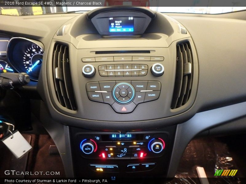 Magnetic / Charcoal Black 2018 Ford Escape SE 4WD