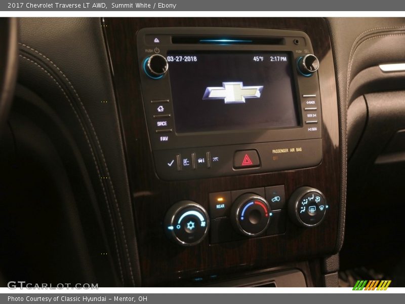 Summit White / Ebony 2017 Chevrolet Traverse LT AWD
