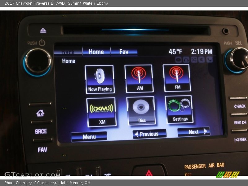 Summit White / Ebony 2017 Chevrolet Traverse LT AWD