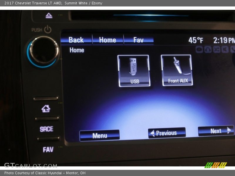Summit White / Ebony 2017 Chevrolet Traverse LT AWD