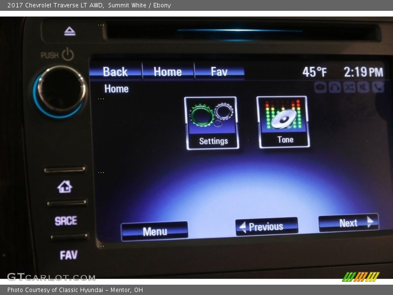Summit White / Ebony 2017 Chevrolet Traverse LT AWD