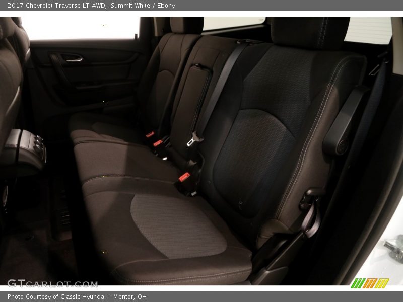 Summit White / Ebony 2017 Chevrolet Traverse LT AWD