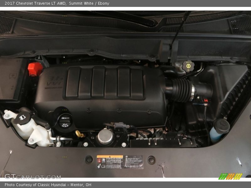 Summit White / Ebony 2017 Chevrolet Traverse LT AWD