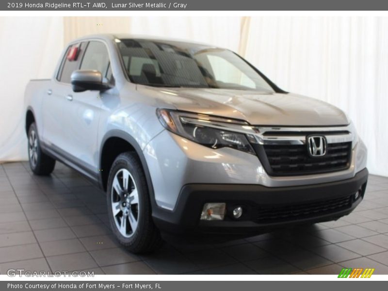 Front 3/4 View of 2019 Ridgeline RTL-T AWD