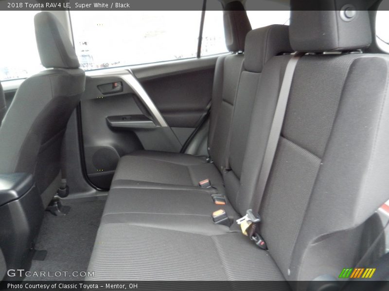 Super White / Black 2018 Toyota RAV4 LE