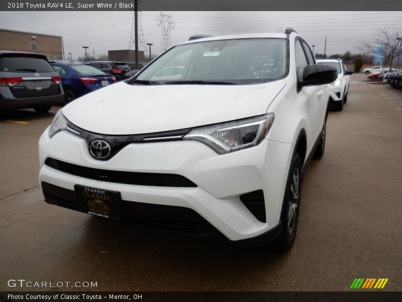 Super White / Black 2018 Toyota RAV4 LE