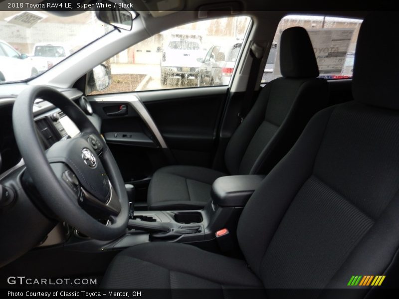 Super White / Black 2018 Toyota RAV4 LE