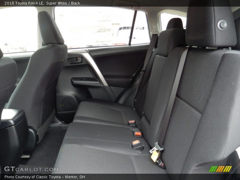 Super White / Black 2018 Toyota RAV4 LE