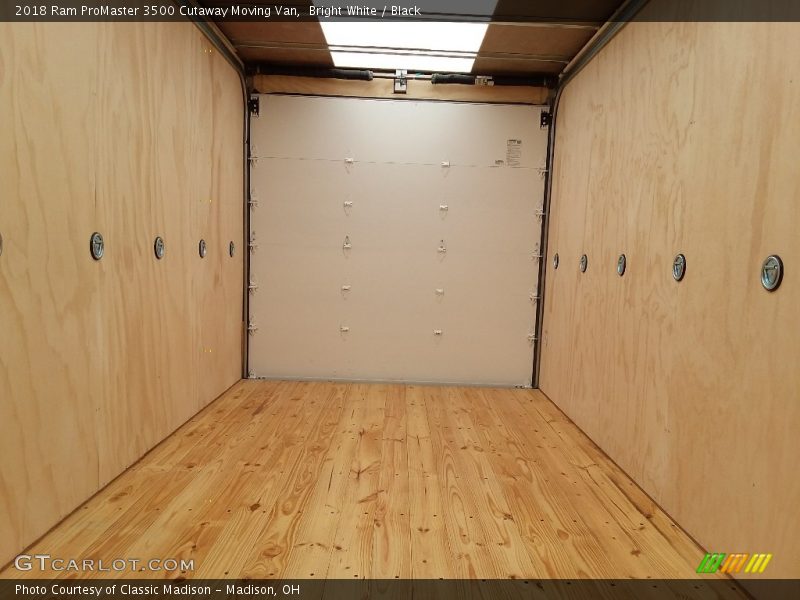  2018 ProMaster 3500 Cutaway Moving Van Trunk