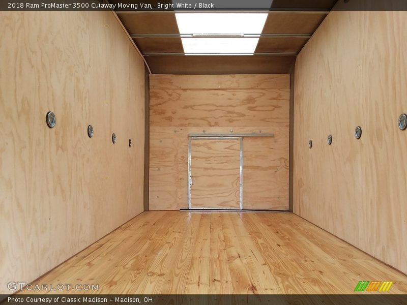  2018 ProMaster 3500 Cutaway Moving Van Trunk
