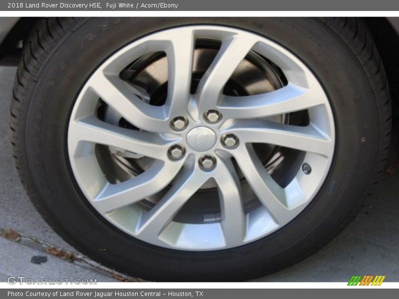 Fuji White / Acorn/Ebony 2018 Land Rover Discovery HSE