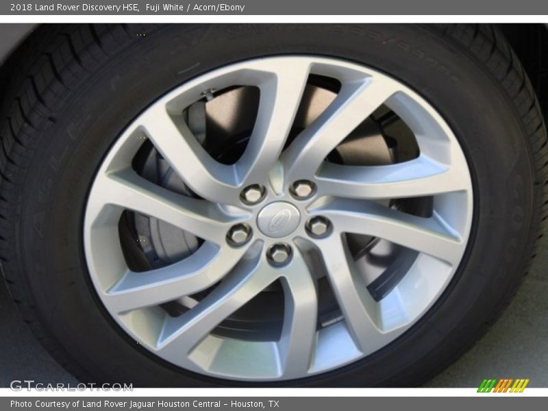 Fuji White / Acorn/Ebony 2018 Land Rover Discovery HSE
