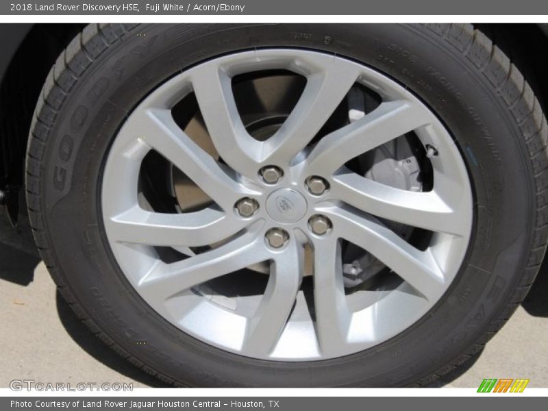 Fuji White / Acorn/Ebony 2018 Land Rover Discovery HSE