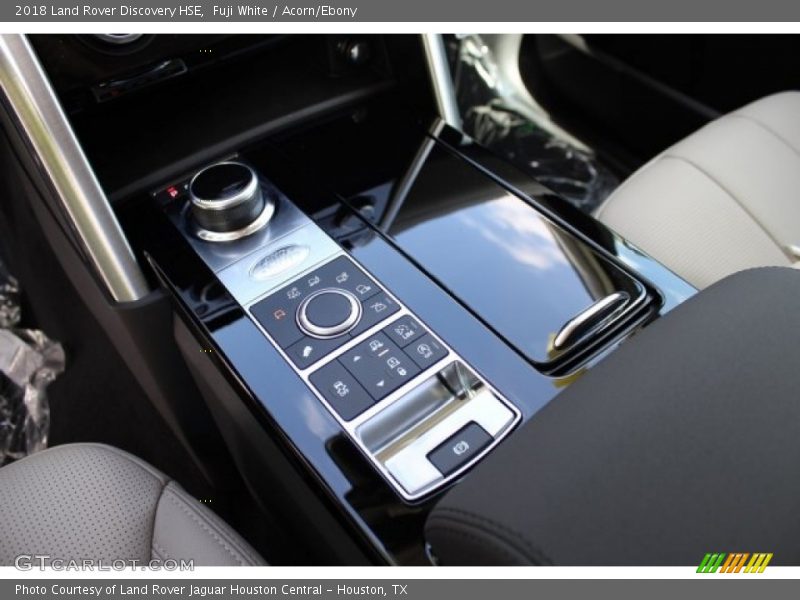 Fuji White / Acorn/Ebony 2018 Land Rover Discovery HSE