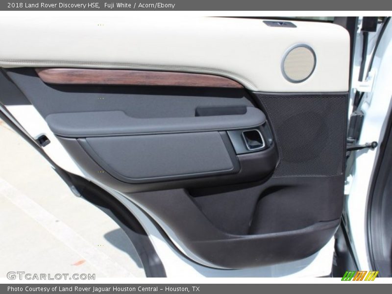 Fuji White / Acorn/Ebony 2018 Land Rover Discovery HSE