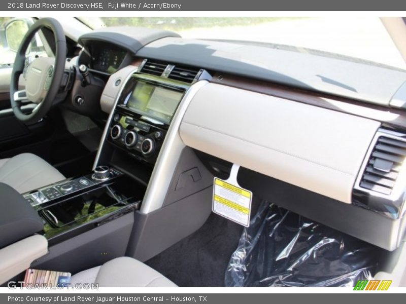 Fuji White / Acorn/Ebony 2018 Land Rover Discovery HSE