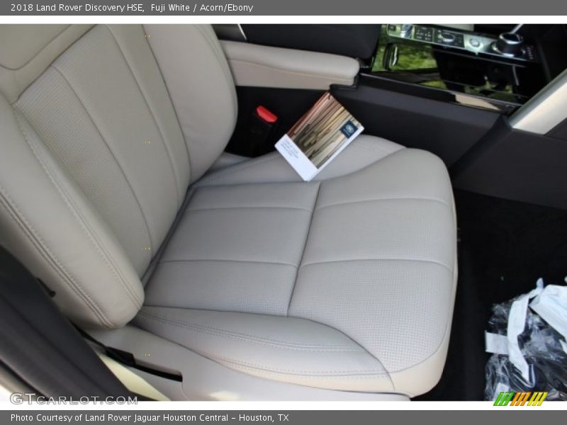 Fuji White / Acorn/Ebony 2018 Land Rover Discovery HSE