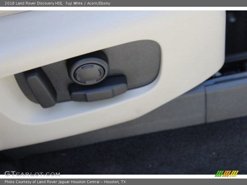 Fuji White / Acorn/Ebony 2018 Land Rover Discovery HSE
