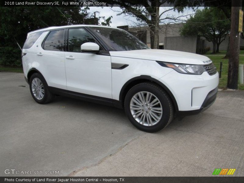 Fuji White / Acorn/Ebony 2018 Land Rover Discovery SE