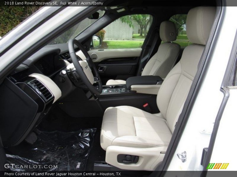 Fuji White / Acorn/Ebony 2018 Land Rover Discovery SE