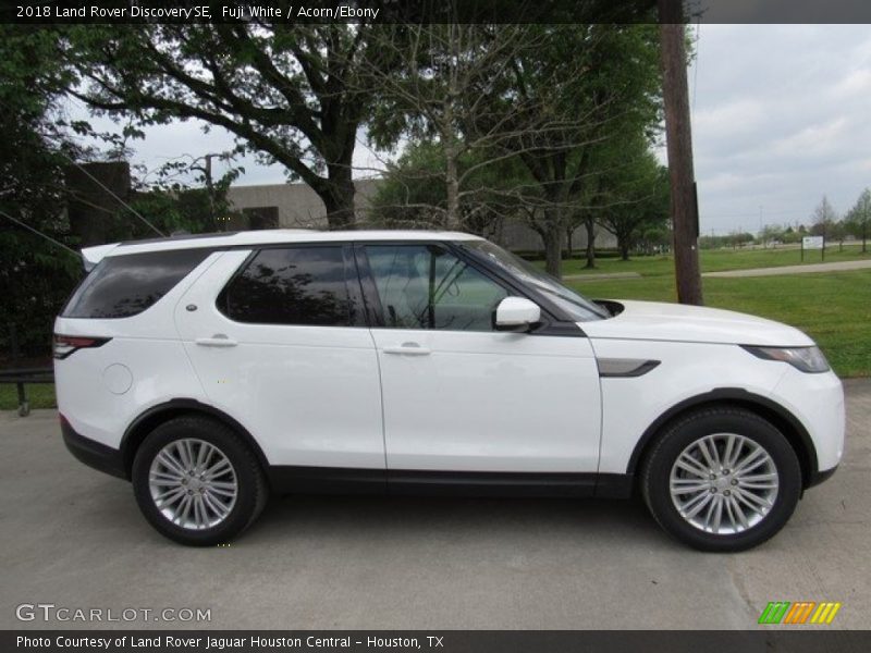 Fuji White / Acorn/Ebony 2018 Land Rover Discovery SE