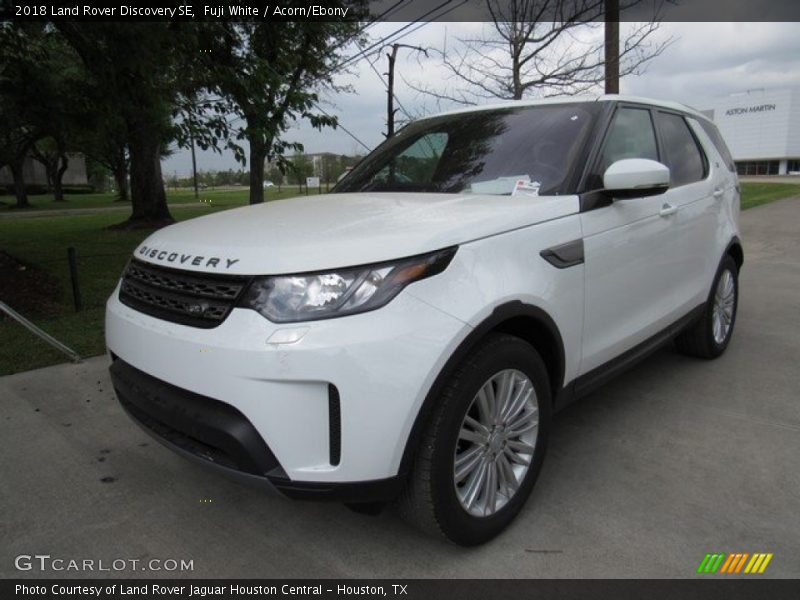 Fuji White / Acorn/Ebony 2018 Land Rover Discovery SE