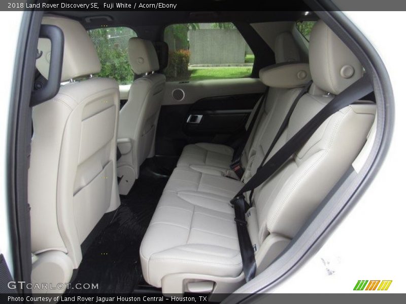 Fuji White / Acorn/Ebony 2018 Land Rover Discovery SE