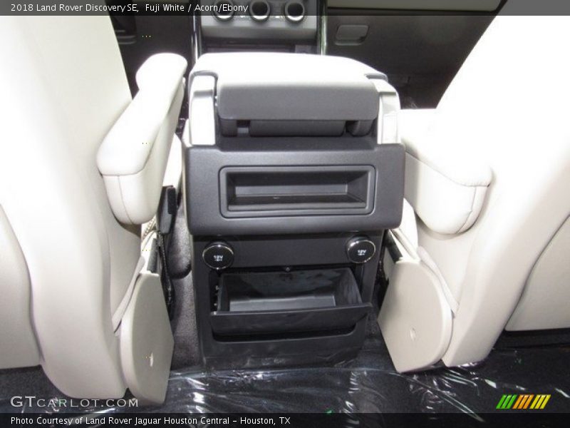 Fuji White / Acorn/Ebony 2018 Land Rover Discovery SE