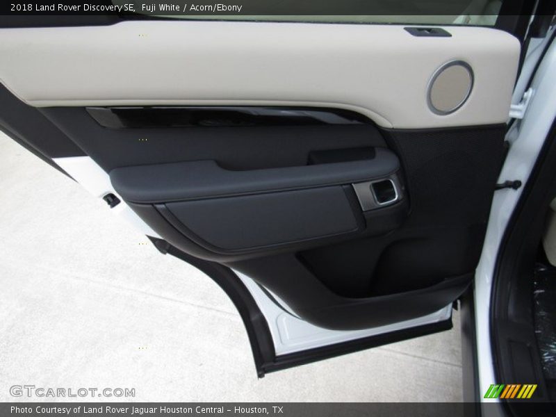 Fuji White / Acorn/Ebony 2018 Land Rover Discovery SE