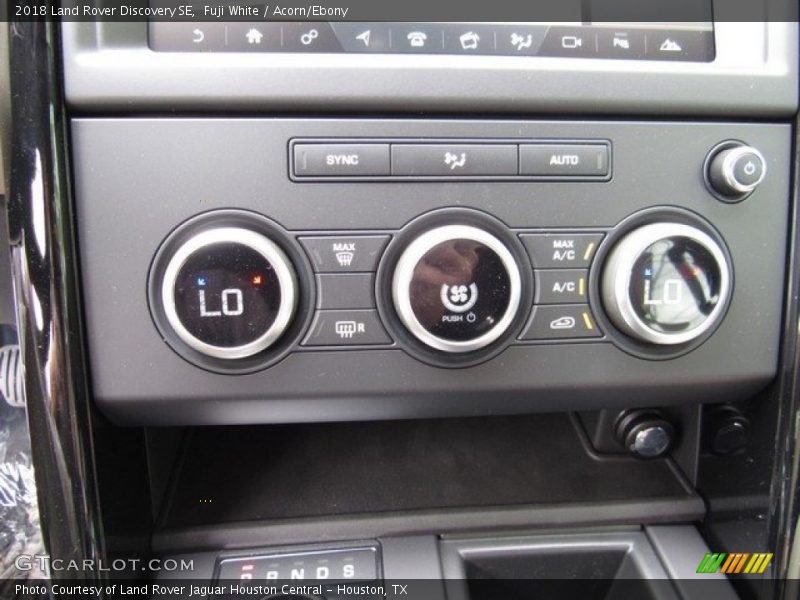 Fuji White / Acorn/Ebony 2018 Land Rover Discovery SE