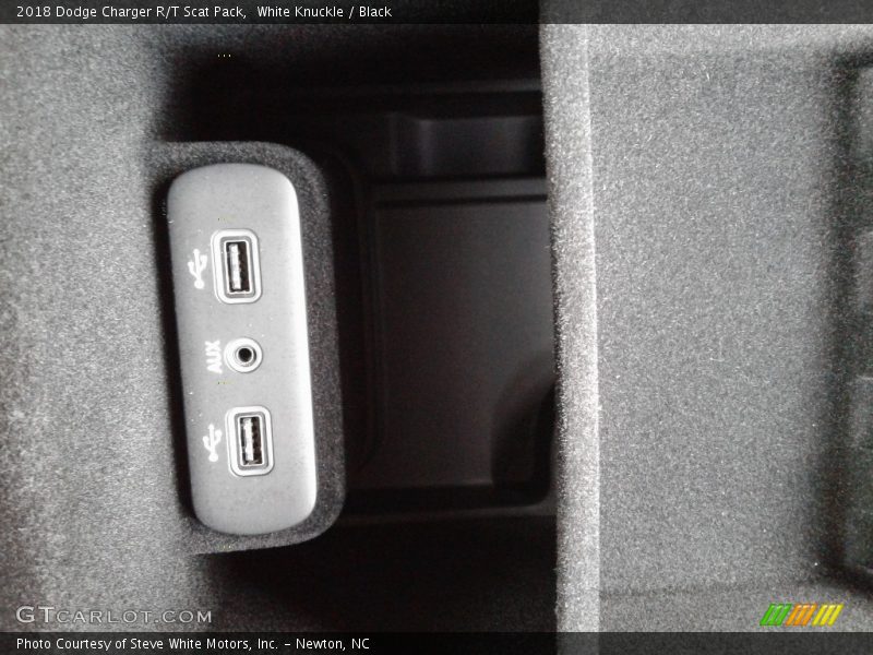 White Knuckle / Black 2018 Dodge Charger R/T Scat Pack