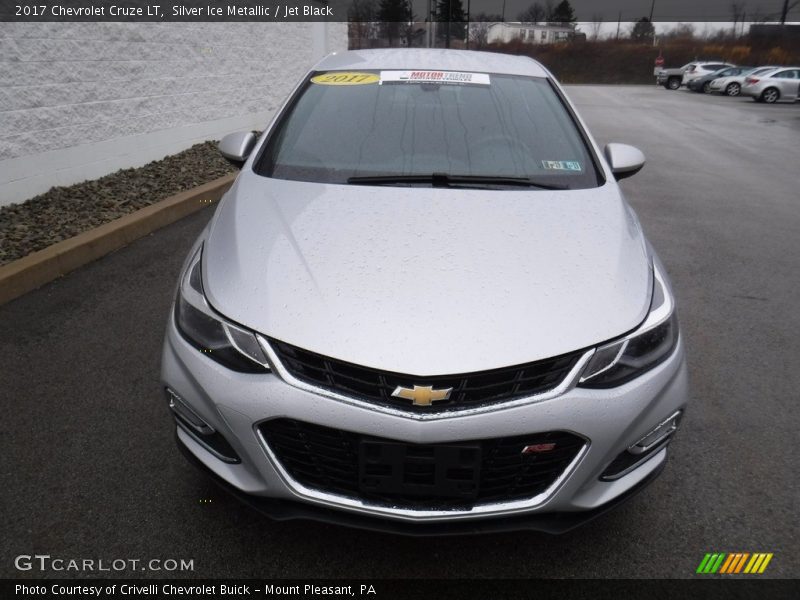 Silver Ice Metallic / Jet Black 2017 Chevrolet Cruze LT