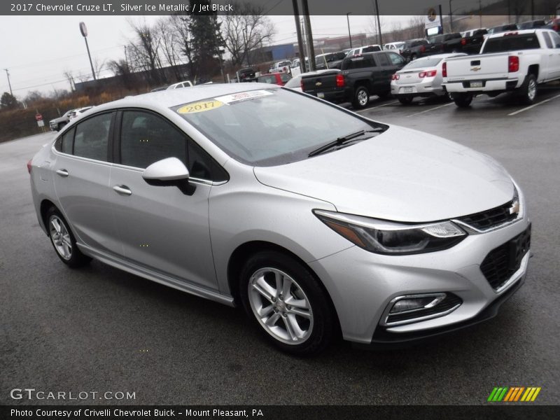 Silver Ice Metallic / Jet Black 2017 Chevrolet Cruze LT