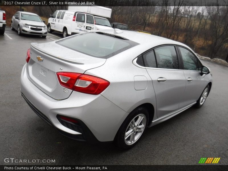 Silver Ice Metallic / Jet Black 2017 Chevrolet Cruze LT