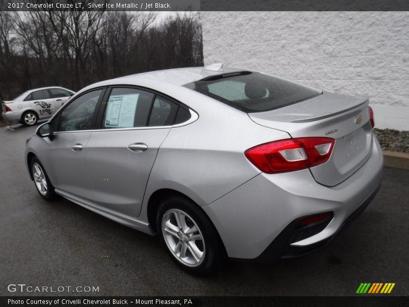 Silver Ice Metallic / Jet Black 2017 Chevrolet Cruze LT