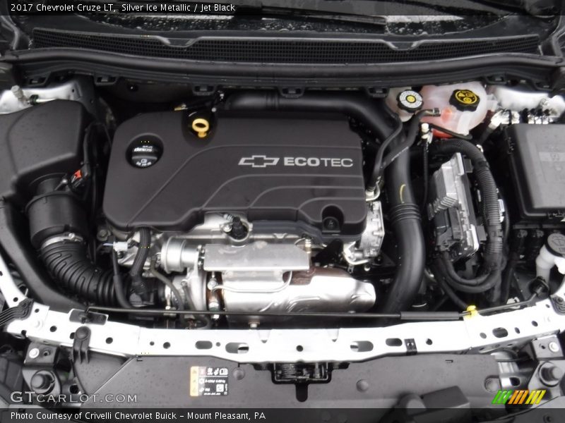 Silver Ice Metallic / Jet Black 2017 Chevrolet Cruze LT