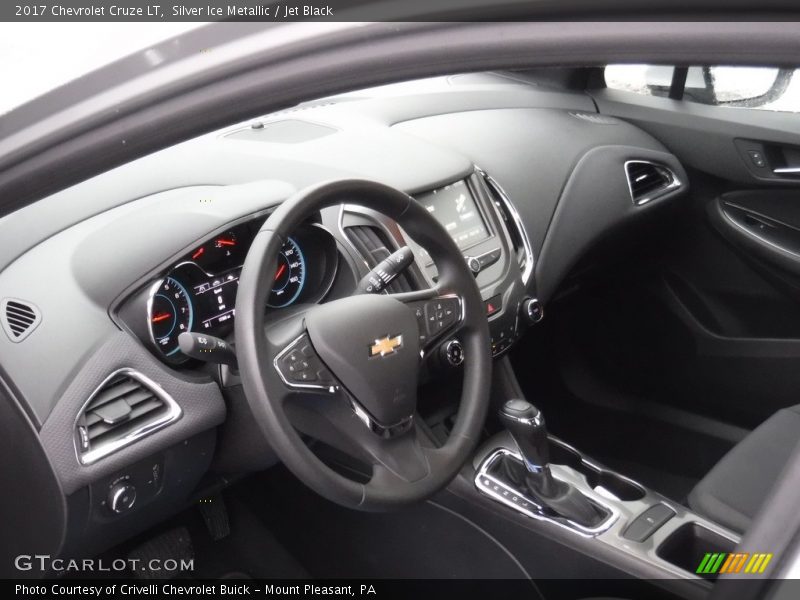 Silver Ice Metallic / Jet Black 2017 Chevrolet Cruze LT