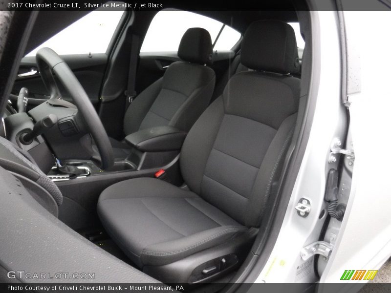 Silver Ice Metallic / Jet Black 2017 Chevrolet Cruze LT