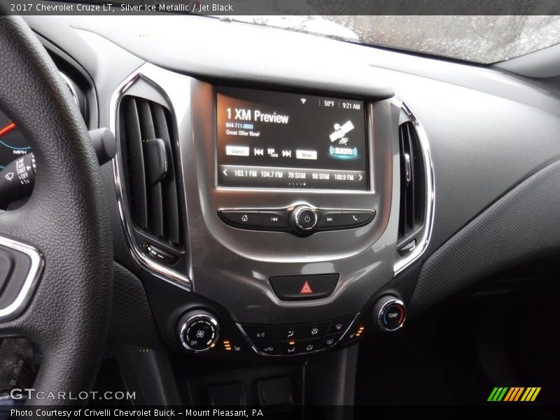 Silver Ice Metallic / Jet Black 2017 Chevrolet Cruze LT