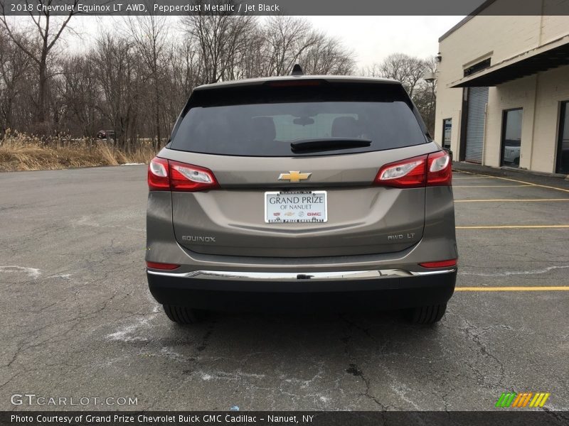 Pepperdust Metallic / Jet Black 2018 Chevrolet Equinox LT AWD