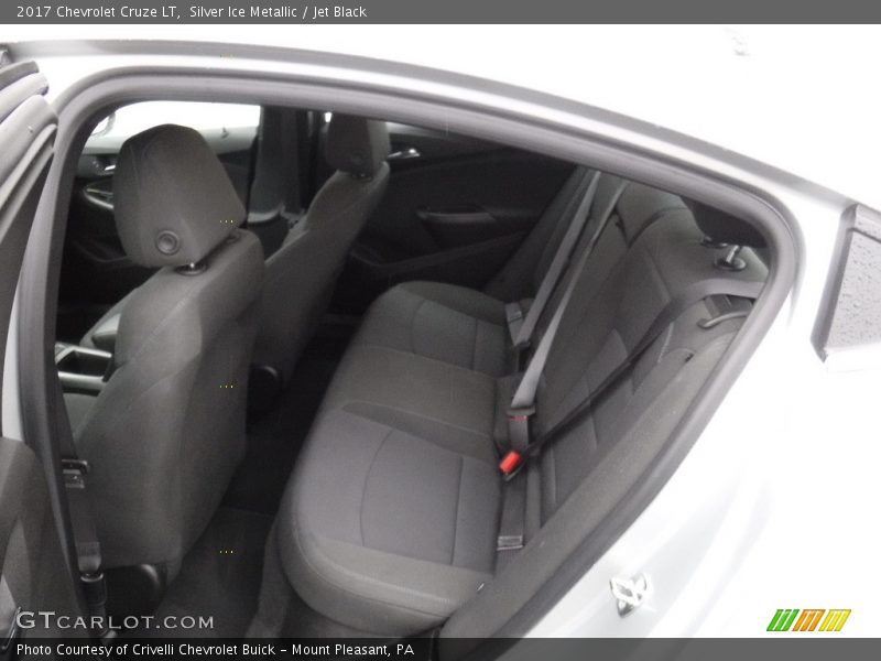 Silver Ice Metallic / Jet Black 2017 Chevrolet Cruze LT