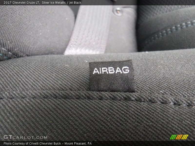 Silver Ice Metallic / Jet Black 2017 Chevrolet Cruze LT