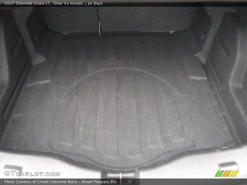 Silver Ice Metallic / Jet Black 2017 Chevrolet Cruze LT